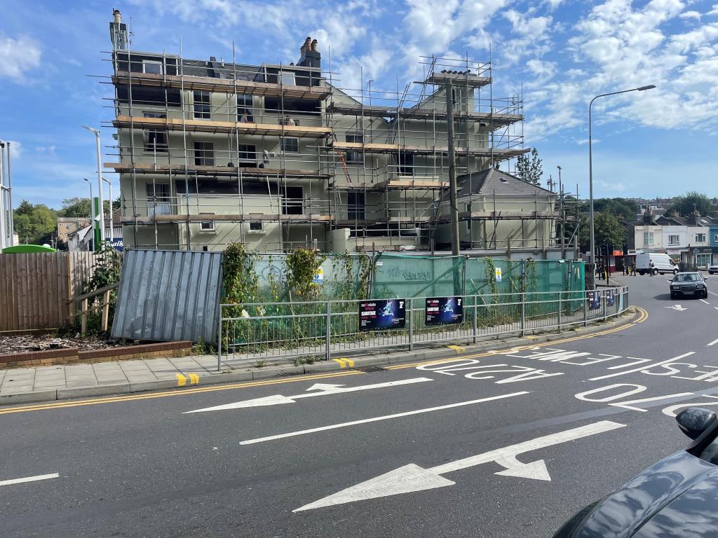 Lot: 25 - BUILDING PLOT IN CITY CENTRE - View of site from west side